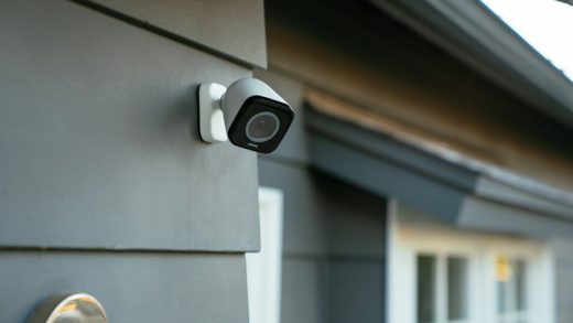 Memasang CCTV di rumah