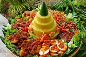 Ini Dia Hiasan Tumpeng Nasi Kuning Sederhana dan Menarik